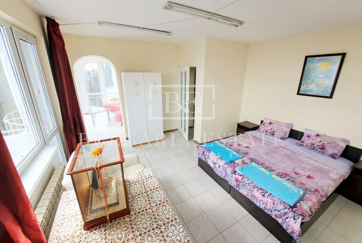 Vierstöckiges Haus mit unverbaubarer Aussicht ! - 0