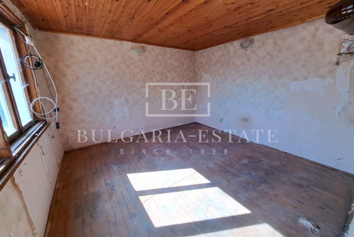 House in the village of Chernevo on two floors - 1100 sq.m. yard / 30 km from Varna - 0