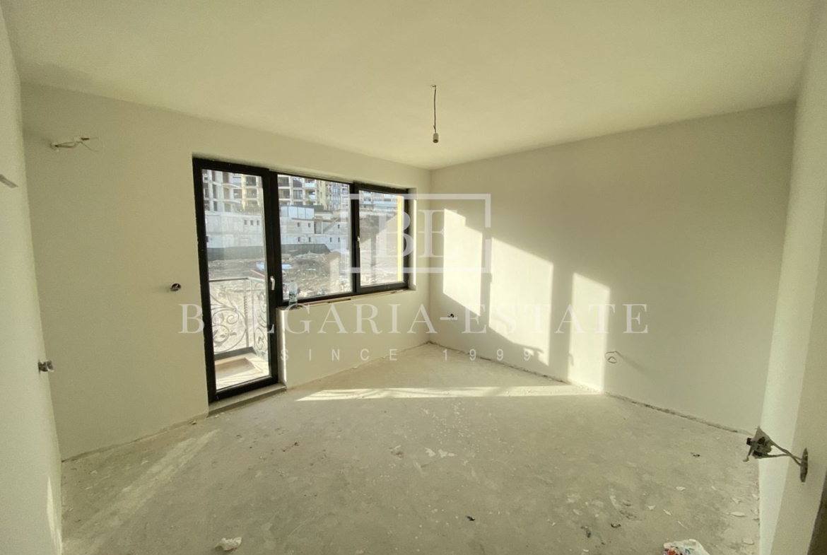 Wohnung mit vier Schlafzimmern und zwei Parkplätzen - St. Konstantin und Helena - 0