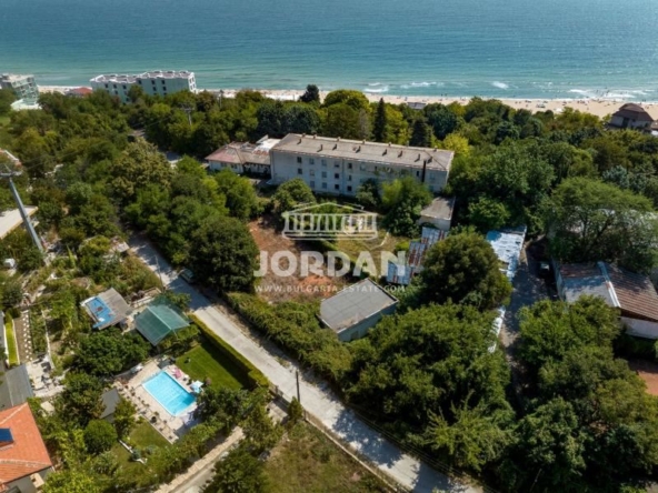Парцел за застрояване, хотел, м-т Кабакум, 10650 км.м., ток, вода, постройка - 0