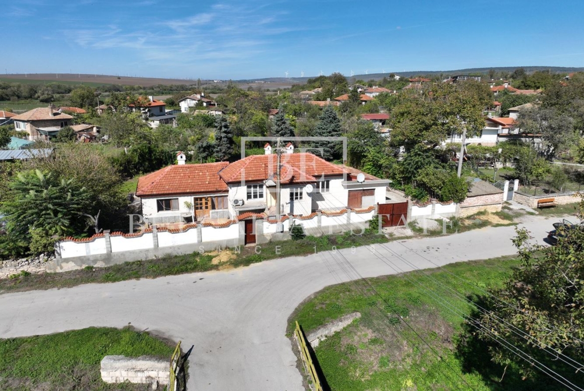 House in the village of Chernevo on two floors - 1100 sq.m. yard / 30 km from Varna - 0
