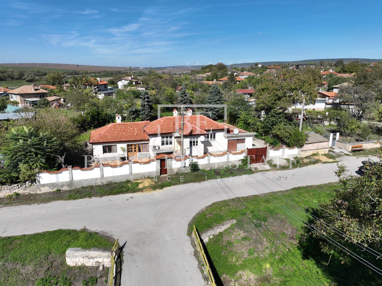 House in the village of Chernevo on two floors - 1100 sq.m. yard / 30 km from Varna - 0