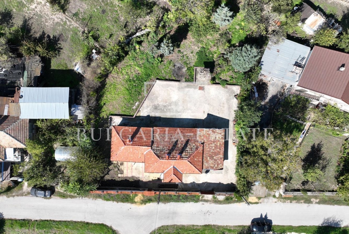 House in the village of Chernevo on two floors - 1100 sq.m. yard / 30 km from Varna - 0