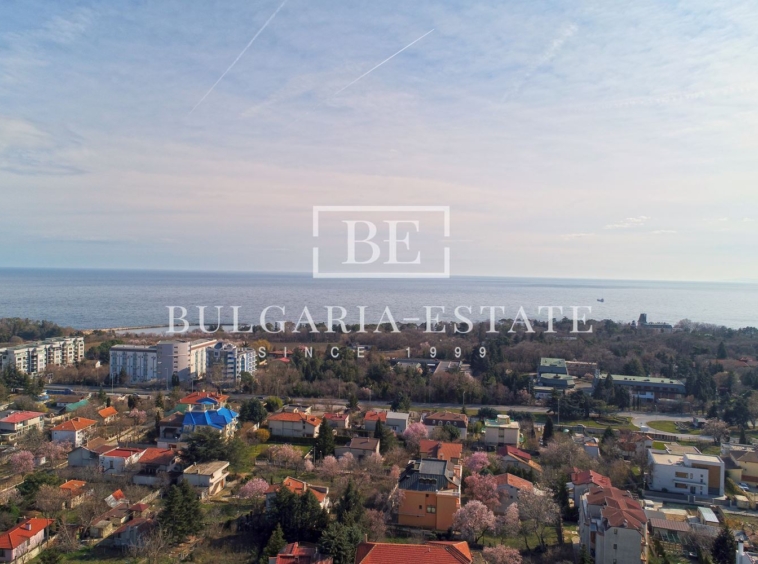 Самостоятелна къща с двор, гараж, невероятна гледка море, в м-т. Евсксиноград, 614 кв. м., 4 етажа - 0