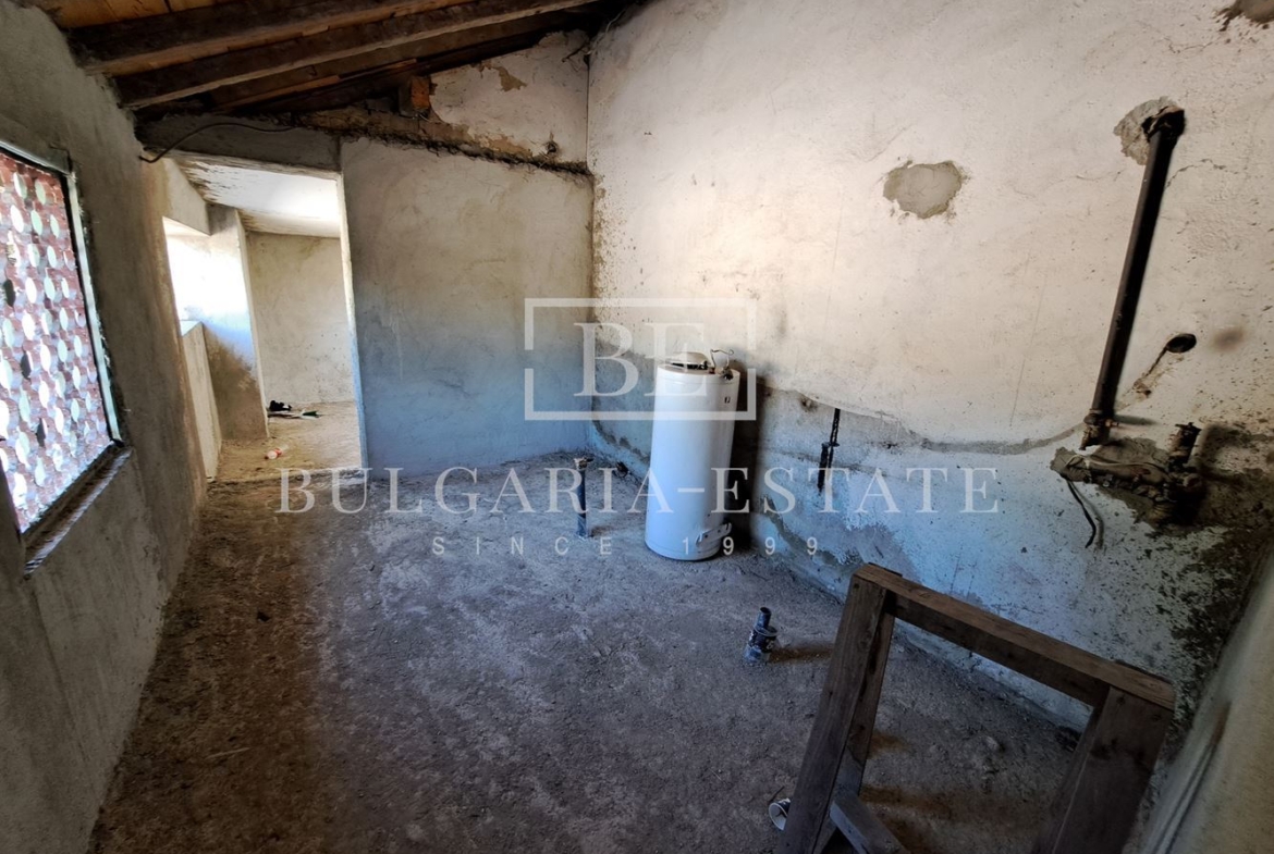 House in the village of Chernevo on two floors - 1100 sq.m. yard / 30 km from Varna - 0