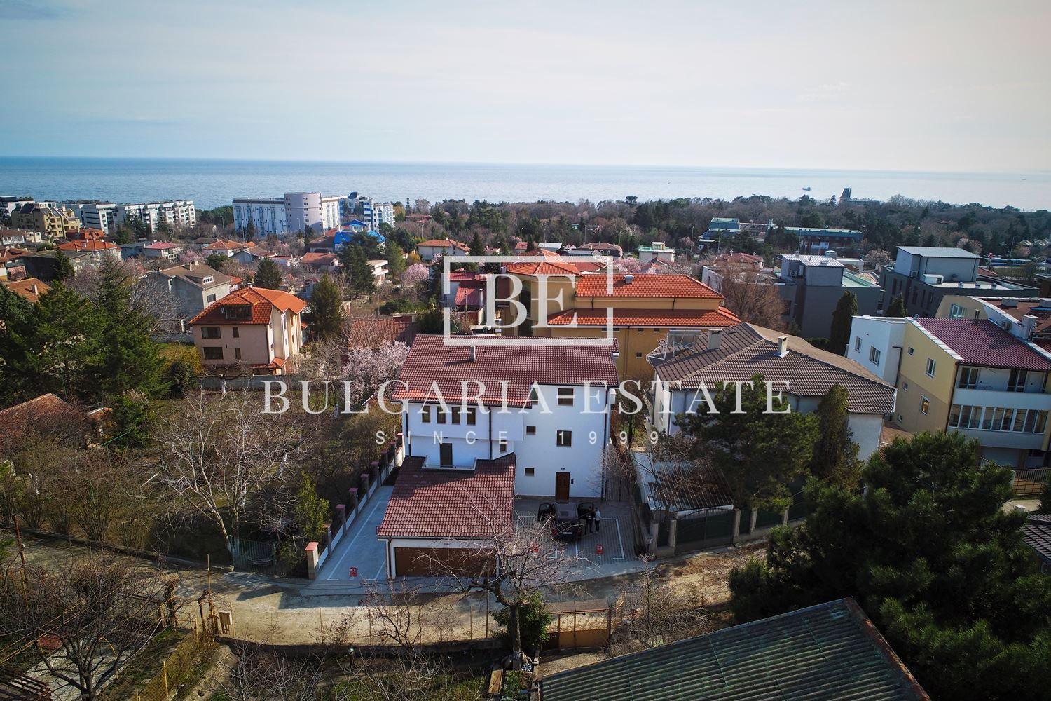 Detached house with yard, garage, amazing sea view, in mt. 614 sq. m., 4 floors - 0