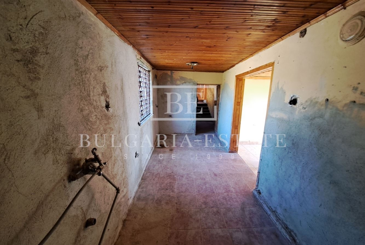 House in the village of Chernevo on two floors - 1100 sq.m. yard / 30 km from Varna - 0