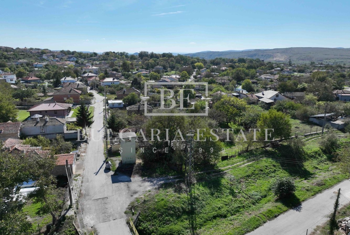 House in the village of Chernevo on two floors - 1100 sq.m. yard / 30 km from Varna - 0