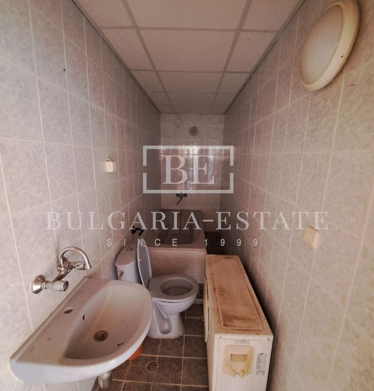 House in the village of Chernevo on two floors - 1100 sq.m. yard / 30 km from Varna - 0