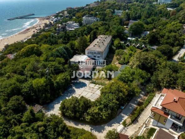 Парцел за застрояване, хотел, м-т Кабакум, 10650 км.м., ток, вода, постройка - 0