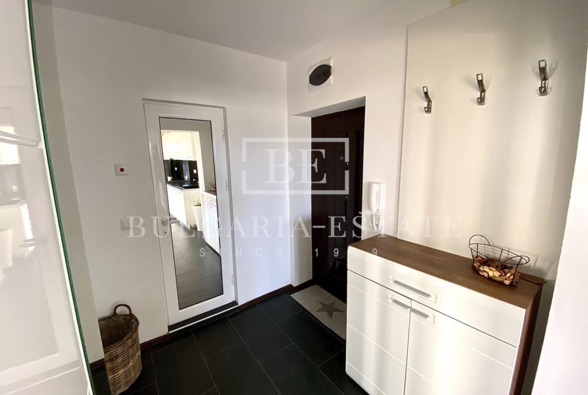 Fabulous 2-bedroom apartment with parking place in town of. Varna - Trakata 66m² - 0