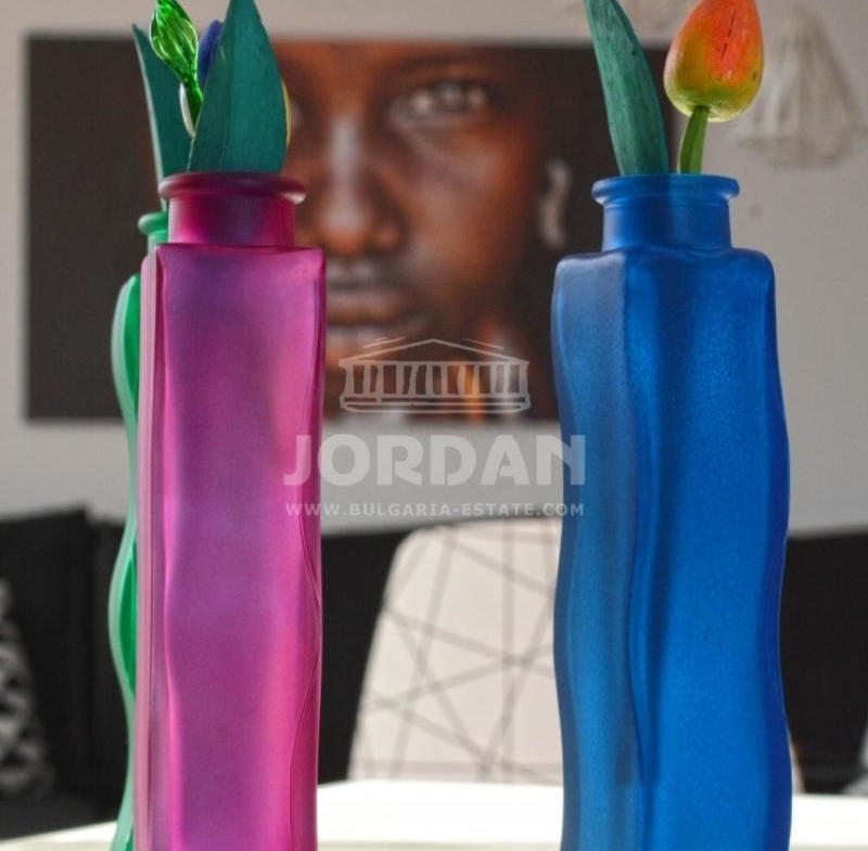 Fabulous 2-bedroom apartment with parking place in town of. Varna - Trakata 66m² - 0