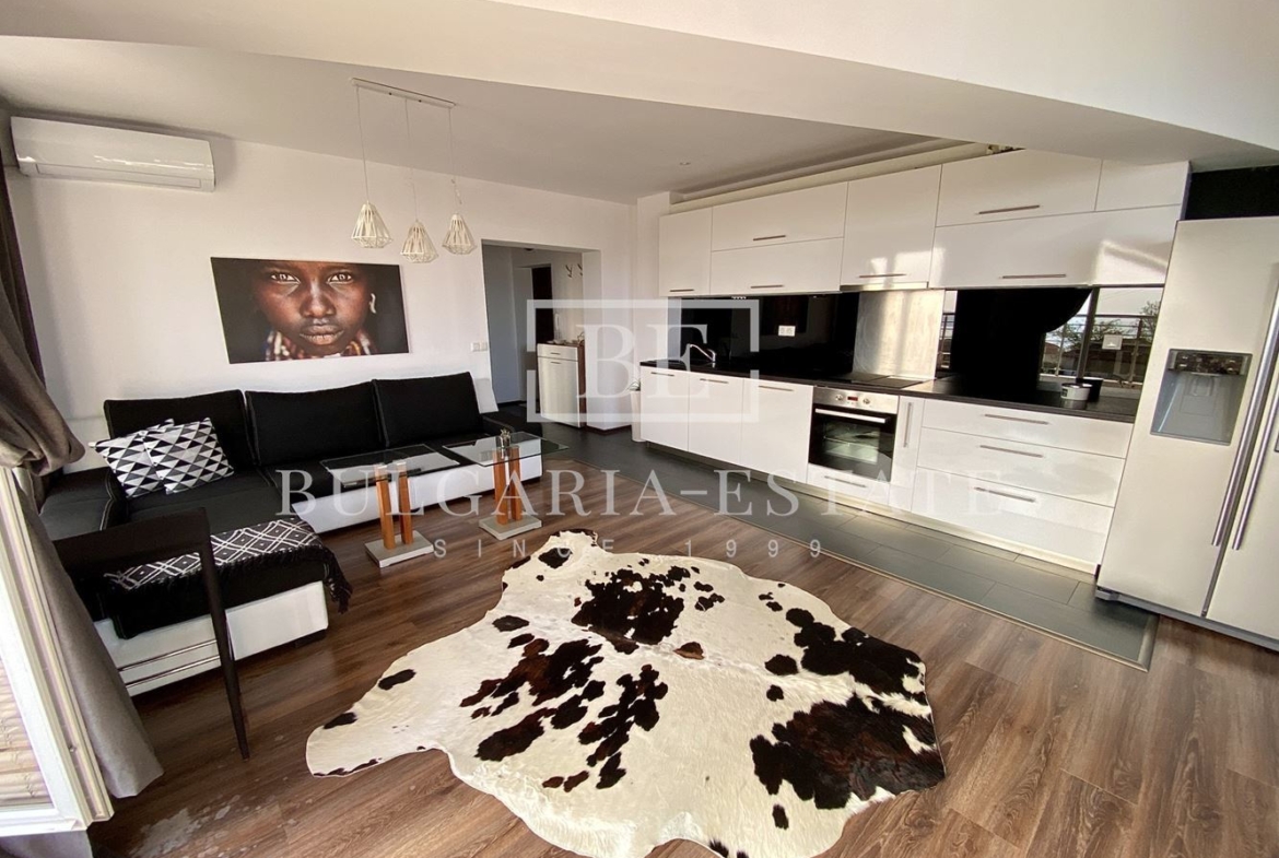Fabulous 2-bedroom apartment with parking place in town of. Varna - Trakata 66m² - 0