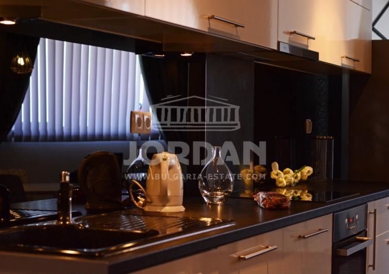 Страхотен 2-стаен с паркомясто гр. Варна - м-т Траката 66m² - 0
