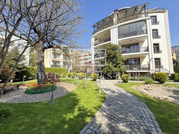Penthouse 225 sq.m. with panoramic view in Briz, Varna, boutique building - 0