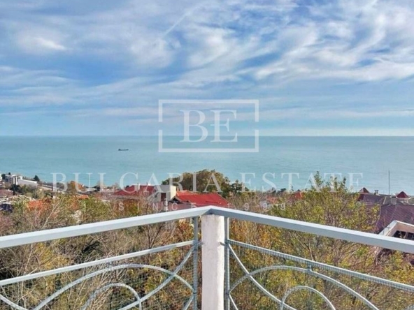 Къща в кв. Бриз, 240 кв.м. РЗП, гледка море - 0