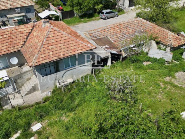 Къща с двор 945 кв.м., ток, вода, С. Бенковски, гр. Варна, област Аврен - 0