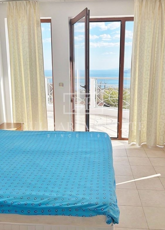 House in the quarter. Breeze, 240 sq.m. Floor area, sea view - 0