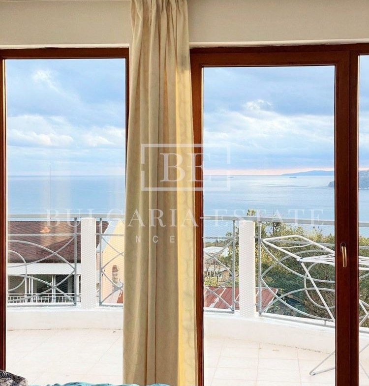 House in the quarter. Breeze, 240 sq.m. Floor area, sea view - 0