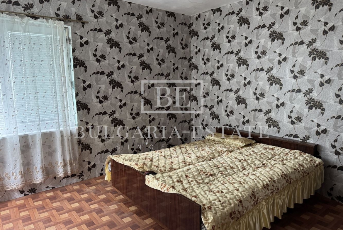 Къща с двор 945 кв.м., ток, вода, С. Бенковски, гр. Варна, област Аврен - 0