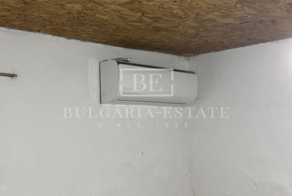 Къща с двор 945 кв.м., ток, вода, С. Бенковски, гр. Варна, област Аврен - 0