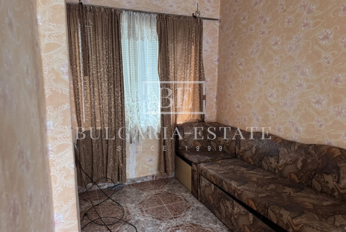 Къща с двор 945 кв.м., ток, вода, С. Бенковски, гр. Варна, област Аврен - 0