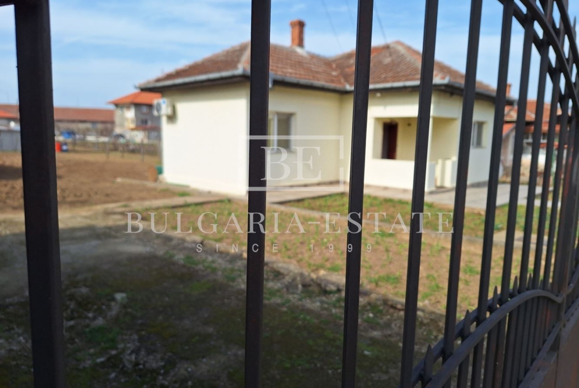 ЕКСКЛУЗИВНО! Продава се кокетна масивна къща в гр. Тутракан! НАМАЛЕНА ЦЕНА ОТ 17.07.2025 г. - 0