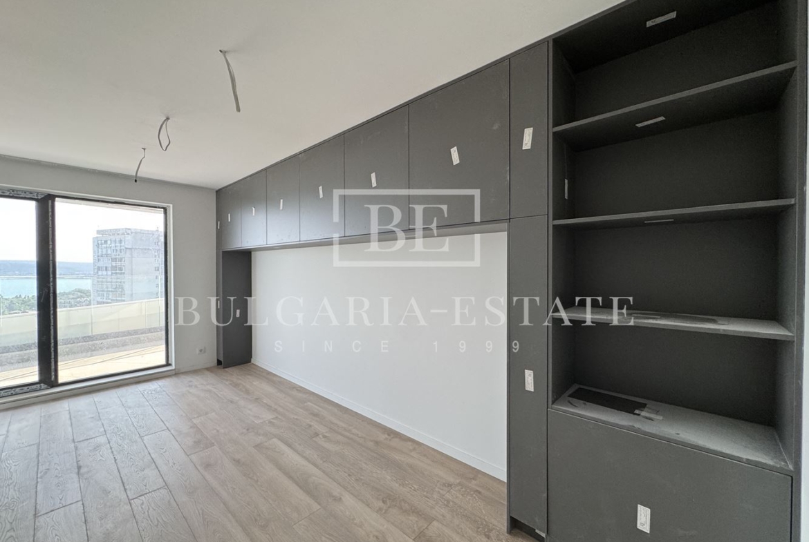 BULGARIA-ESTATE предлага стилен тристаен апартамент за продажба | кв. Бриз, Варна - 0