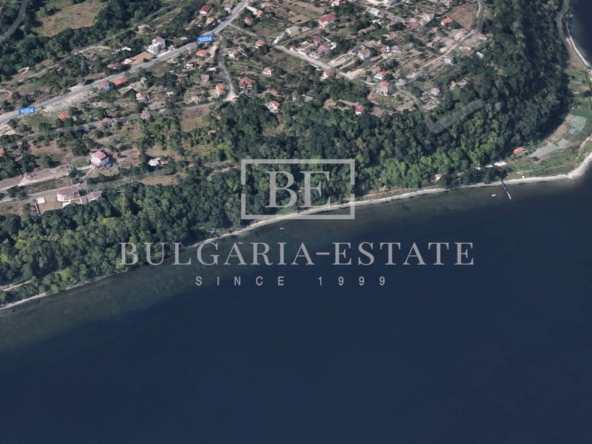 Продава се парцел с площ 18,512 кв.м. със статут на горски имот – в близост до главен път и езеро - 0