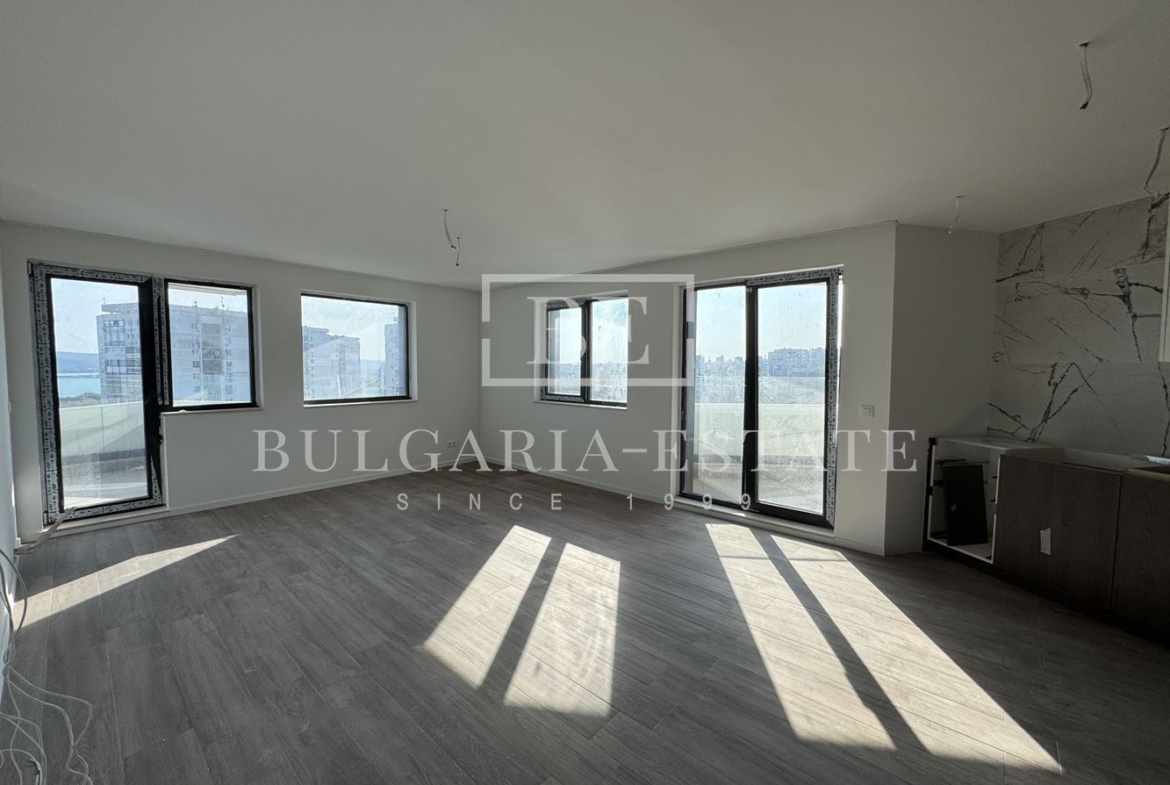BULGARIA-ESTATE предлага стилен тристаен апартамент за продажба | кв. Бриз, Варна - 0