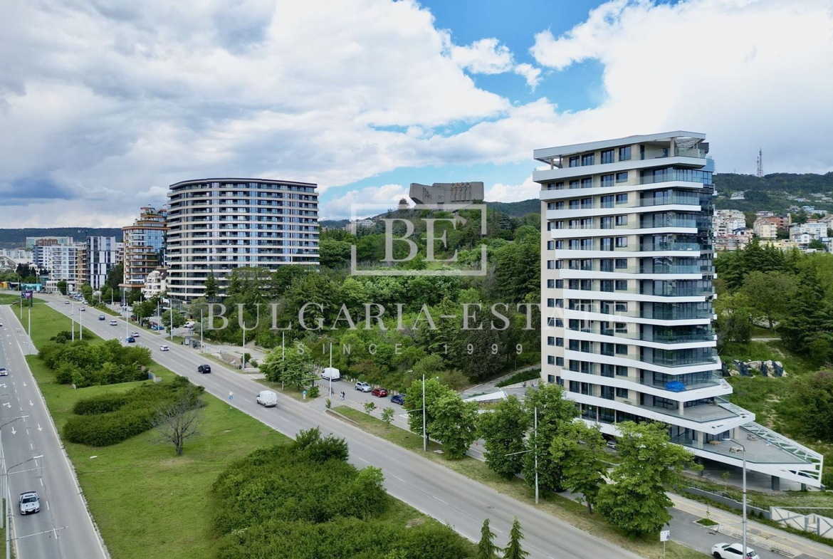 BULGARIA-ESTATE предлага стилен тристаен апартамент за продажба | кв. Бриз, Варна - 0