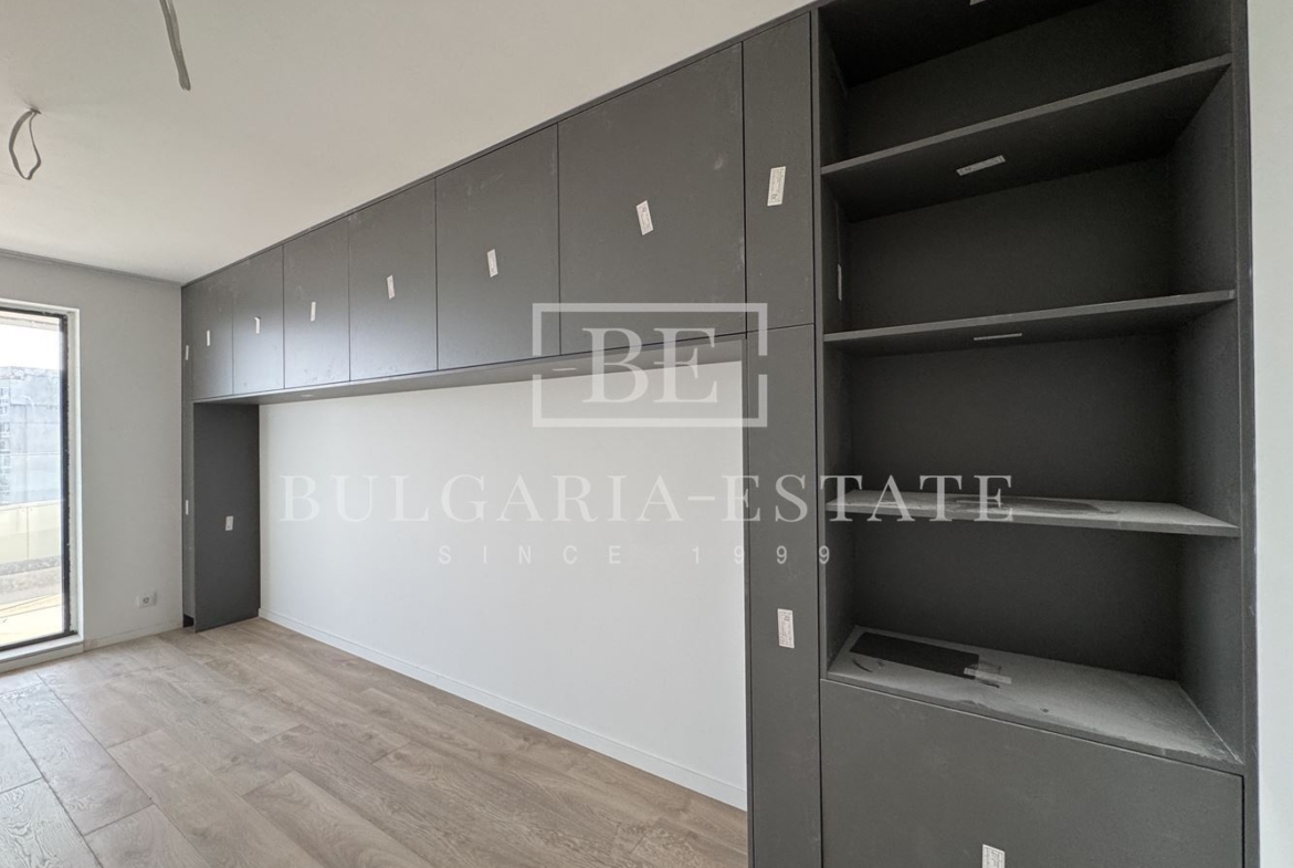 BULGARIA-ESTATE предлага стилен тристаен апартамент за продажба | кв. Бриз, Варна - 0