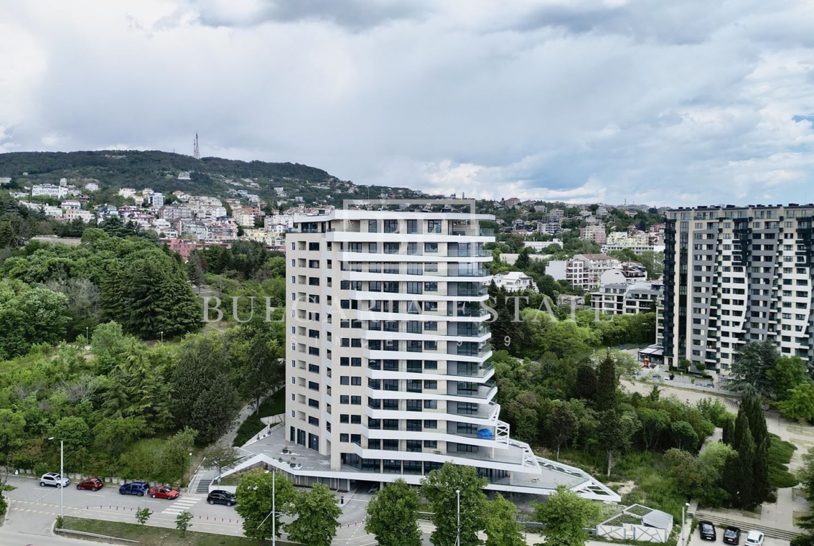 BULGARIA-ESTATE предлага стилен тристаен апартамент за продажба | кв. Бриз, Варна - 0