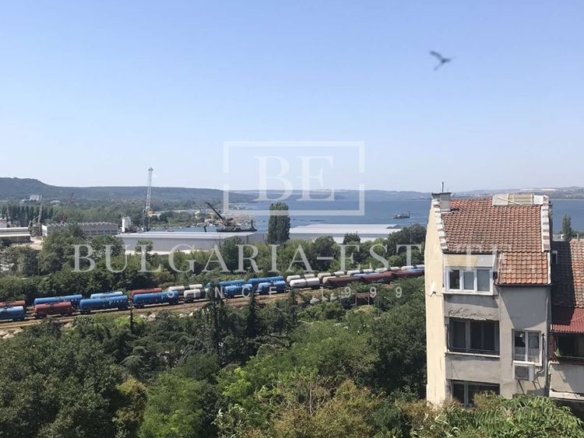 Четиристаен апартамент с гледка - 0
