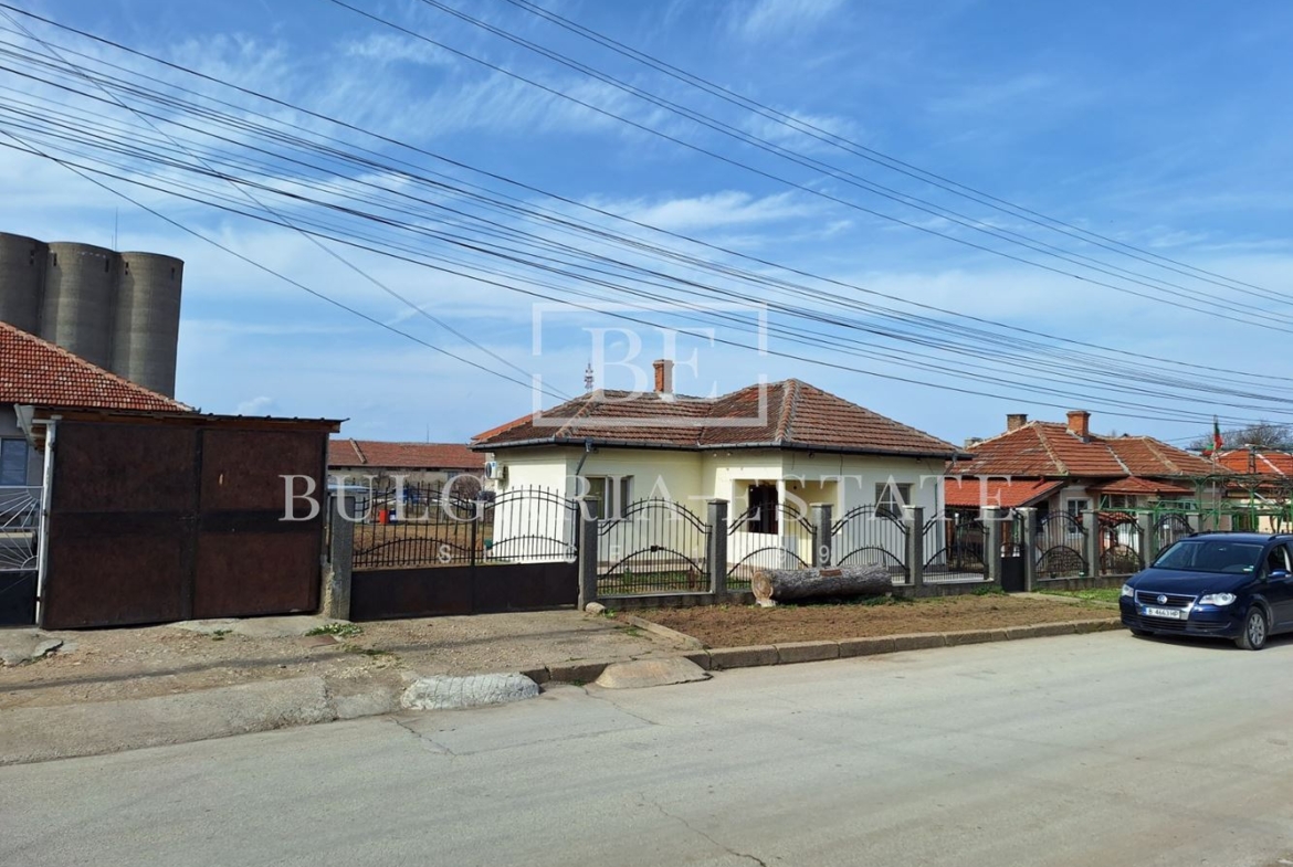 ЕКСКЛУЗИВНО! Продава се кокетна масивна къща в гр. Тутракан! НАМАЛЕНА ЦЕНА ОТ 17.07.2025 г. - 0