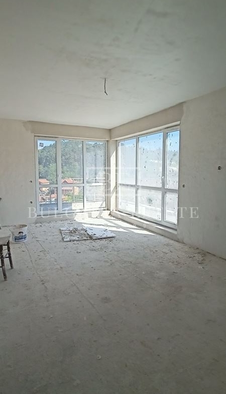 Тристаен апартамент 106.88 кв.м в кв. Аспарухово, втори етаж - 0