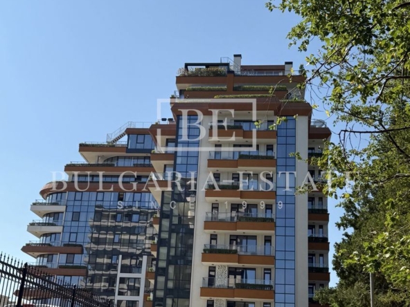 3-стаен апартамент, 4-ти етаж, луксозно обзавеждане, панорама – кв. Бриз - 0