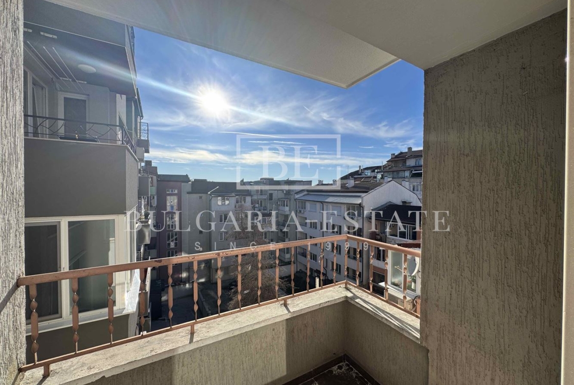 Просторен и уютен апартамент под наем – район Колхозен пазар, Варна - 0