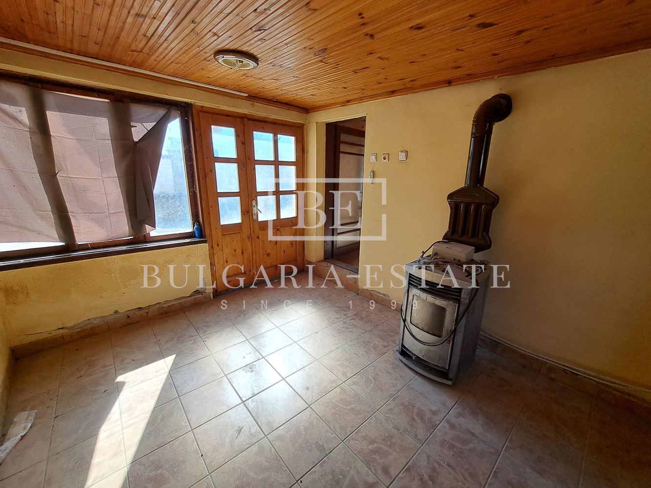 House in the village of Chernevo on two floors - 1100 sq.m. yard / 30 km from Varna-0 House in the village of Chernevo on two floors - 1100 sq.m. yard / 30 km from Varna - 0