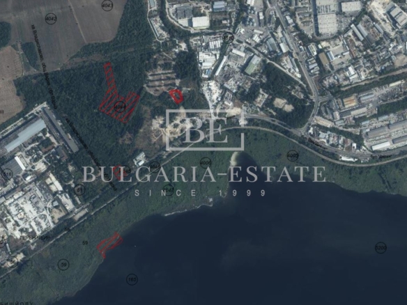 🏡 Парцел 3 дка на ул. „Девня“ / Крайезерен път – с 100 м лице на главна улица - 0