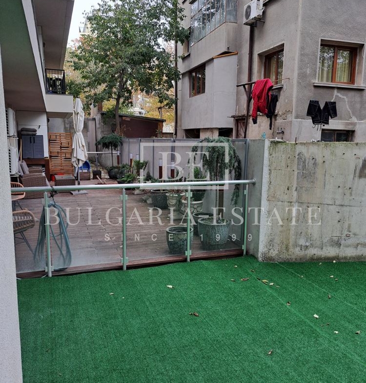 Тристаен апартамент до ключ с двор/тераса в Гръцка махала | Иделален център Варна | Нова сграда 2023 г. - 0