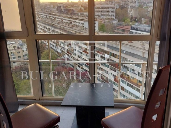 Панорамен тристаен апартамент под наем в кв. Чайка, гр. Варна – до Морската градина - 0