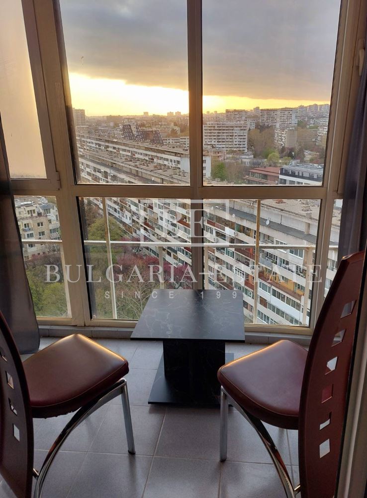 Панорамен тристаен апартамент под наем в кв. Чайка, гр. Варна – до Морската градина - 0