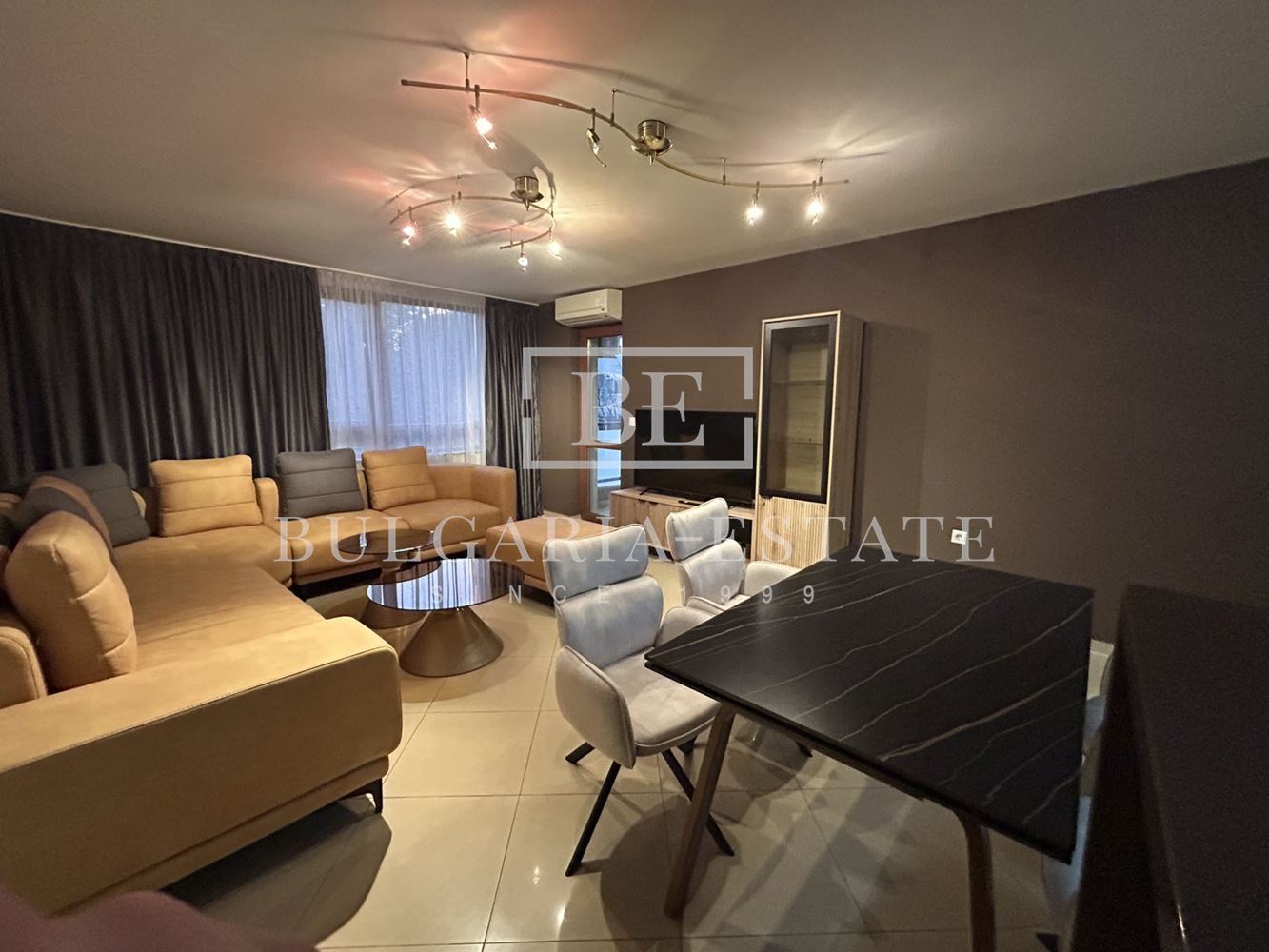 🏡 Нов тристаен апартамент под наем в центъра на Варна.-0 🏡 Нов тристаен апартамент под наем в центъра на Варна. - 0