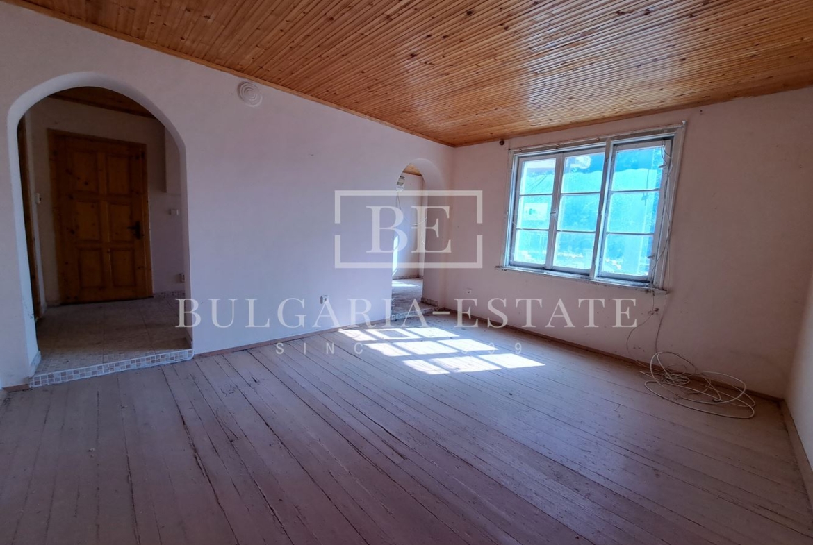 Haus in dem Dorf Chernevo auf zwei Etagen - 1100 qm Hof / 30 km von Varna - 0