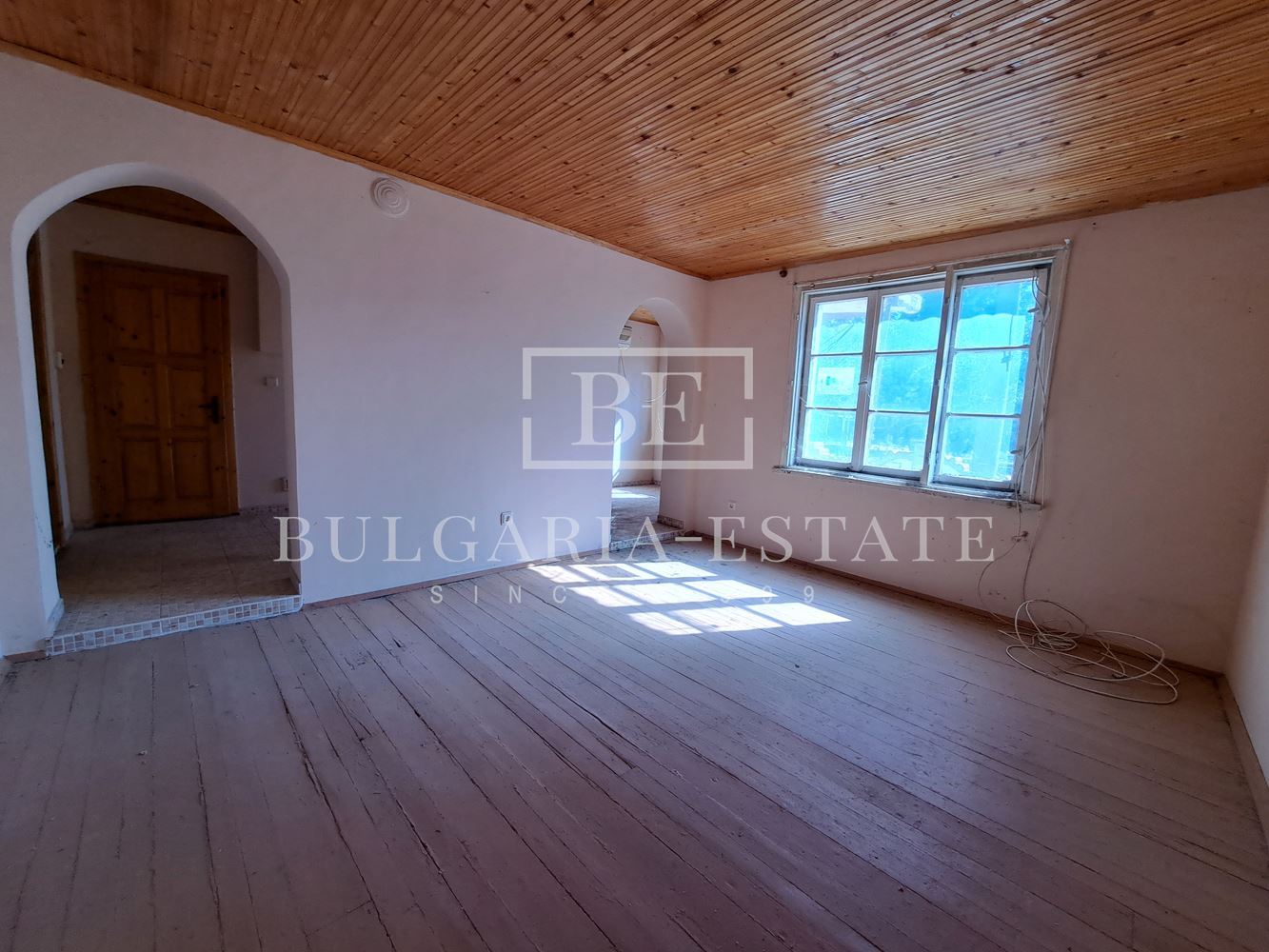House in the village of Chernevo on two floors - 1100 sq.m. yard / 30 km from Varna-0 House in the village of Chernevo on two floors - 1100 sq.m. yard / 30 km from Varna - 0