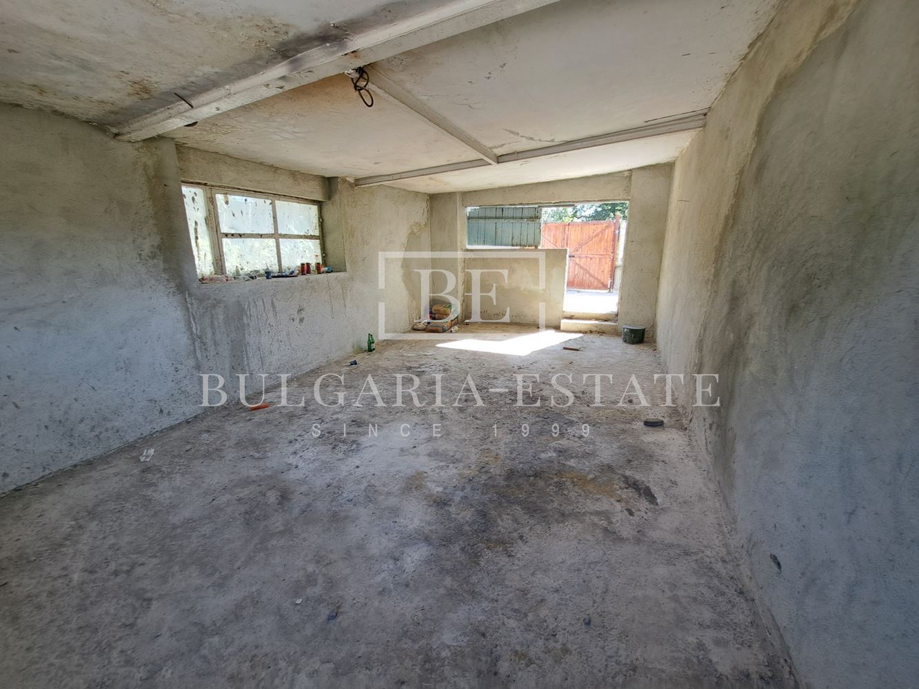 House in the village of Chernevo on two floors - 1100 sq.m. yard / 30 km from Varna-0 House in the village of Chernevo on two floors - 1100 sq.m. yard / 30 km from Varna - 0