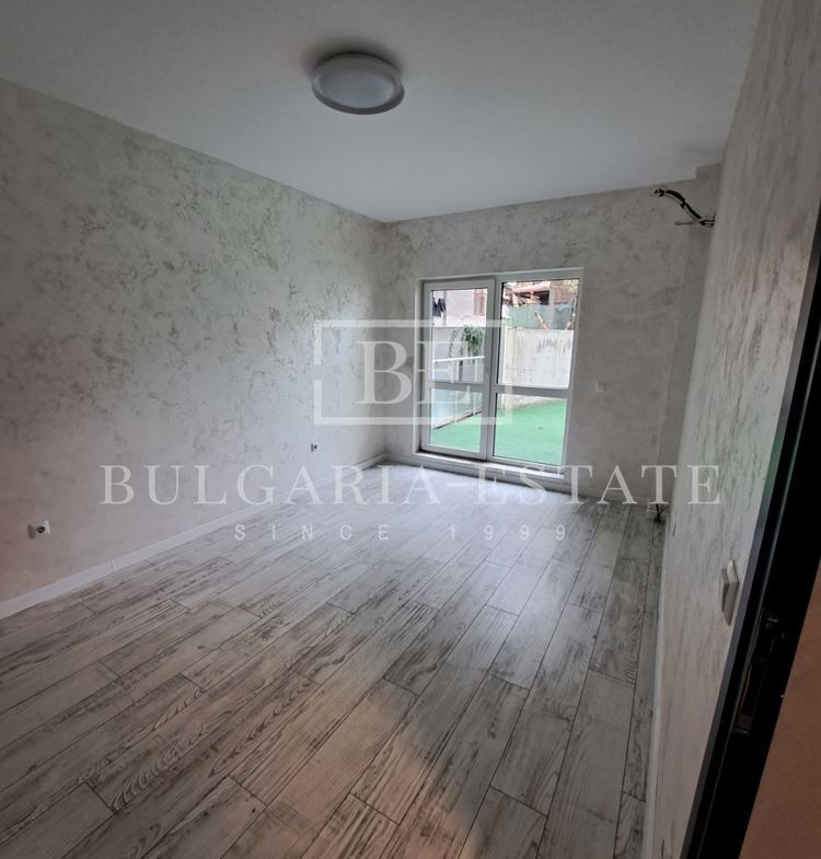 Тристаен апартамент до Ритуална зала - 0