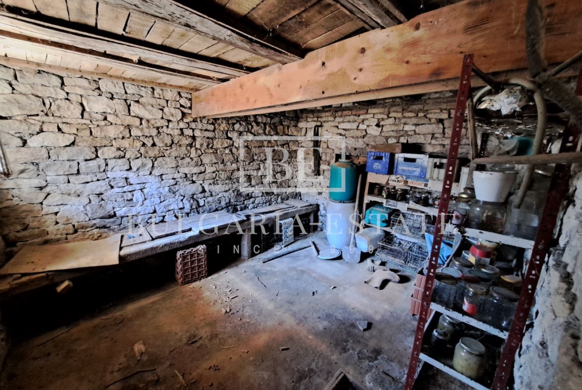 Haus in dem Dorf Chernevo auf zwei Etagen - 1100 qm Hof / 30 km von Varna - 0