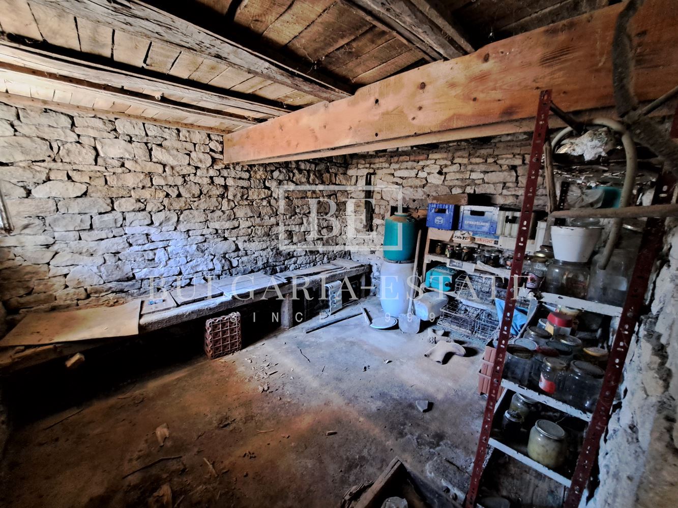 House in the village of Chernevo on two floors - 1100 sq.m. yard / 30 km from Varna-0 House in the village of Chernevo on two floors - 1100 sq.m. yard / 30 km from Varna - 0